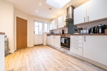 7 bed house, Cathays, Plasnewydd, Cardiff, CF244BN - Image 1