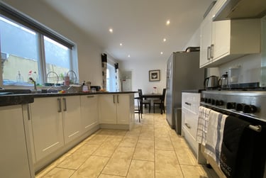 4 bed house, Cathays, Cardiff, CF244QL - Image 1