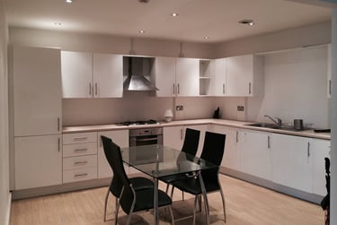 1 bed flat, Castle Lofts, Castle St, Swansea, SA11JG - Image 1