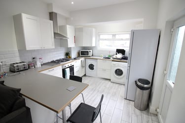 5 bed house, Cathays, Cardiff, CF244QQ - Image 2
