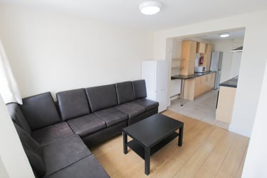5 bed house, Treforest, Pontypridd, CF371RP - Image 3