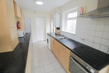 5 bed house, Treforest, Pontypridd, CF371RP - Image 7