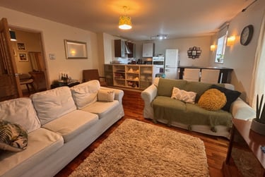 2 bed flat, Cardiff Bay, City Centre, Cardiff, CF104EG - Image 1