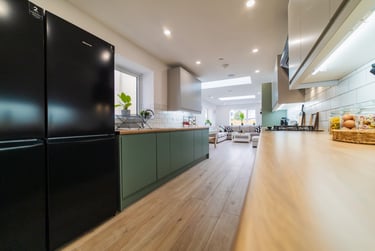 8 bed house, Cathays, Cardiff, CF244HP - Image 1