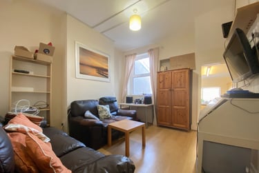 4 bed house, Cathays, Cardiff, CF244QT - Image 1