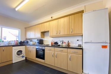 4 bed house, Cathays, Cardiff, CF244QT - Image 2