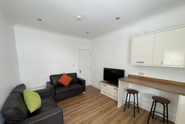 4 bed flat, Cathays, Cardiff, CF244NR - Image 2