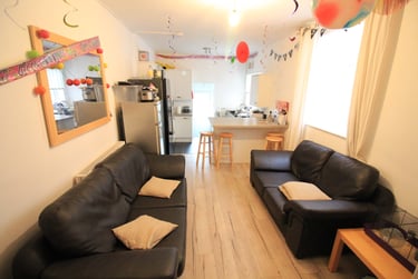 5 bed house, Cathays, Cardiff, CF244QQ - Image 1
