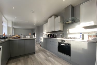 6 bed flat, Cathays, Cardiff, CF244DB - Image 2