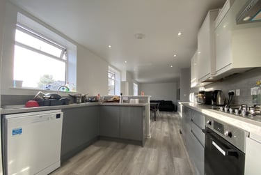 6 bed flat, Cathays, Cardiff, CF244DB - Image 3