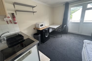 1 bed studio, Treforest, Pontypridd, CF371BD - Image 2