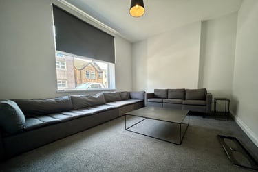 8 bed house, Cathays, Plasnewydd, Cardiff, CF244AA - Image 1