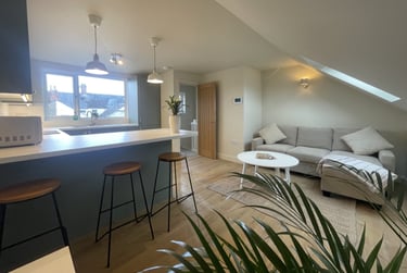 2 bed flat, Cathays, Cardiff, CF244QX - Image 1