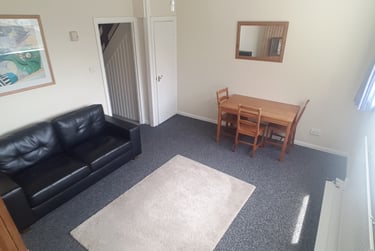 2 bed flat, Windsor Court, Mount Pleasant, Swansea, SA16EF - Image 2