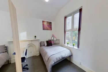 1 bed house, Salford, Ellesmere Park, M68HZ - Image 2