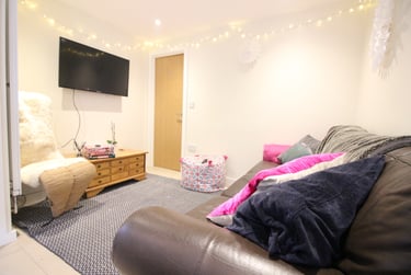 4 bed flat, Cathays, Cardiff, CF244DB - Image 3