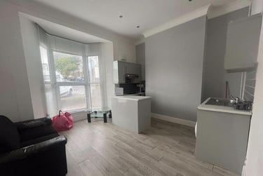 1 bed flat, Cradock Street, City Centre, Swansea, SA13HE - Image 1