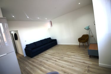 3 bed flat, Adamsdown, Adamstown, Cardiff, CF240EZ - Image 2
