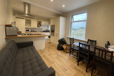 1 bed house, Splott, Cardiff, CF242PE - Image 1