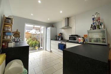 4 bed house, Adamsdown, Adamstown, Cardiff, CF241PZ - Image 1