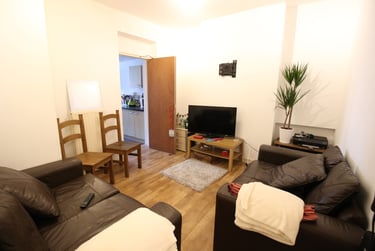 4 bed house, Cathays, Plasnewydd, Cardiff, CF244DH - Image 1
