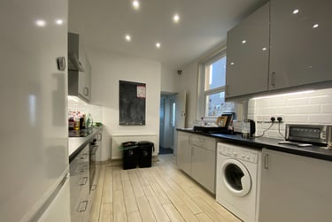 4 bed house, Cathays, Cardiff, CF244LJ - Image 1
