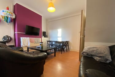 4 bed house, Cathays, Cardiff, CF244LJ - Image 2