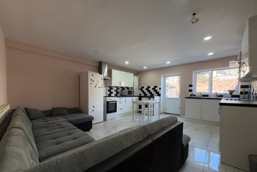 1 bed house, Cathays, Cardiff, CF244BU - Image 1