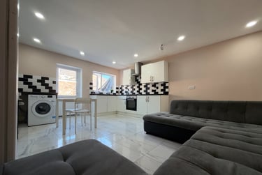 1 bed house, Cathays, Cardiff, CF244BU - Image 3