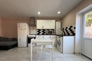 1 bed house, Cathays, Cardiff, CF244BU - Image 4