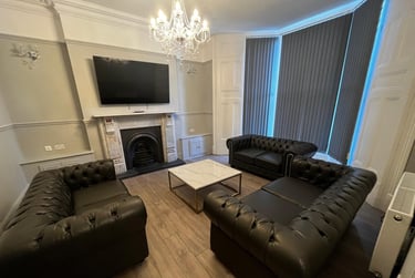 1 bed house, Walter Rd, City Centre, Swansea, SA14PT - Image 2