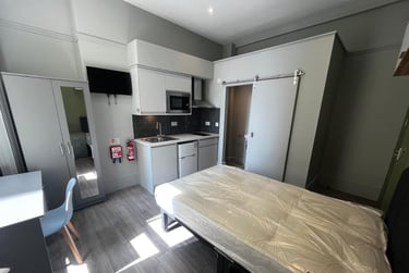 1 bed house, Walter Rd, City Centre, Swansea, SA14PT - Image 3