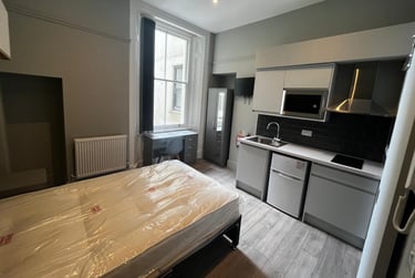 1 bed house, Walter Road, City Centre, Swansea, SA14PT - Image 1