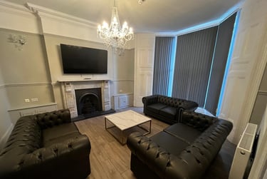 1 bed house, Walter Road, City Centre, Swansea, SA14PT - Image 3