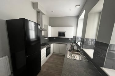 1 bed house, Walter Road, City Centre, Swansea, SA14PT - Image 4