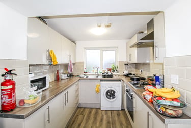 4 bed house, Treforest, Pontypridd, CF371RX - Image 2