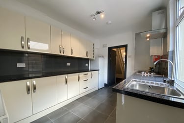 4 bed house, Roath, Plasnewydd, Cardiff, CF243HR - Image 1