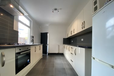 4 bed house, Roath, Plasnewydd, Cardiff, CF243HR - Image 2