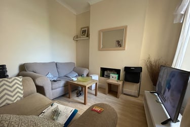 4 bed house, Cathays, Cardiff, CF244EQ - Image 1