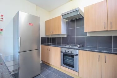 4 bed house, Treforest, Pontypridd, CF371RJ - Image 4