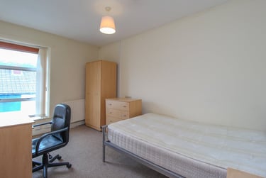 4 bed house, Treforest, Pontypridd, CF371RJ - Image 8