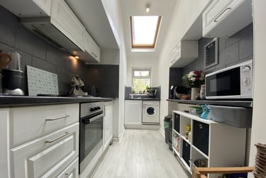 2 bed flat, Roath, Plasnewydd, Cardiff, CF243QB - Image 2