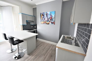 1 bed flat, Cradock Street, City Centre, Swansea, SA13HE - Image 1