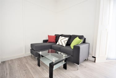1 bed flat, Cradock Street, City Centre, Swansea, SA13HE - Image 3
