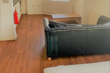 1 bed studio, The Kingsway, Portland House, City Centre, Swansea, SA15HN - Image 2