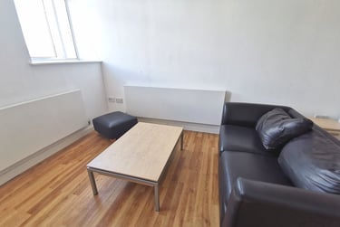1 bed studio, The Kingsway, Portland House, City Centre, Swansea, SA15HN - Image 2