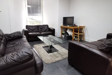 5 bed house, King Edwards Road, Brynmill, Swansea, SA14LN - Image 1