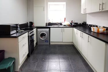 5 bed house, King Edwards Road, Brynmill, Swansea, SA14LN - Image 2