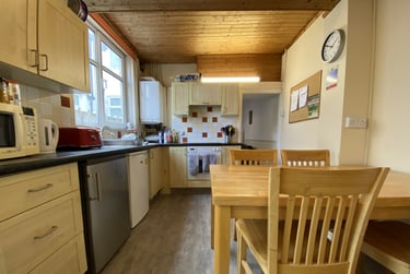 5 bed house, Cathays, Cardiff, CF244LN - Image 1