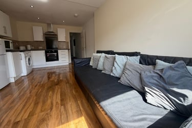 1 bed flat, Roath, Plasnewydd, Cardiff, CF243RQ - Image 1